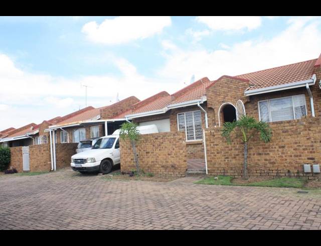 2 BEDROOM TOWNHOUSE FOR SALE IN NORKEM PARK